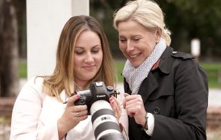 1:1 Business Coaching für Portrait- & Hochzeitsfotograf:innen: Zielgruppe, Signature-Produkt (Album/Prints), Pakete & Preise, Sales, Workflow. Für Premium-Buchungen, die zu dir passen – in München, Ingolstadt & online.