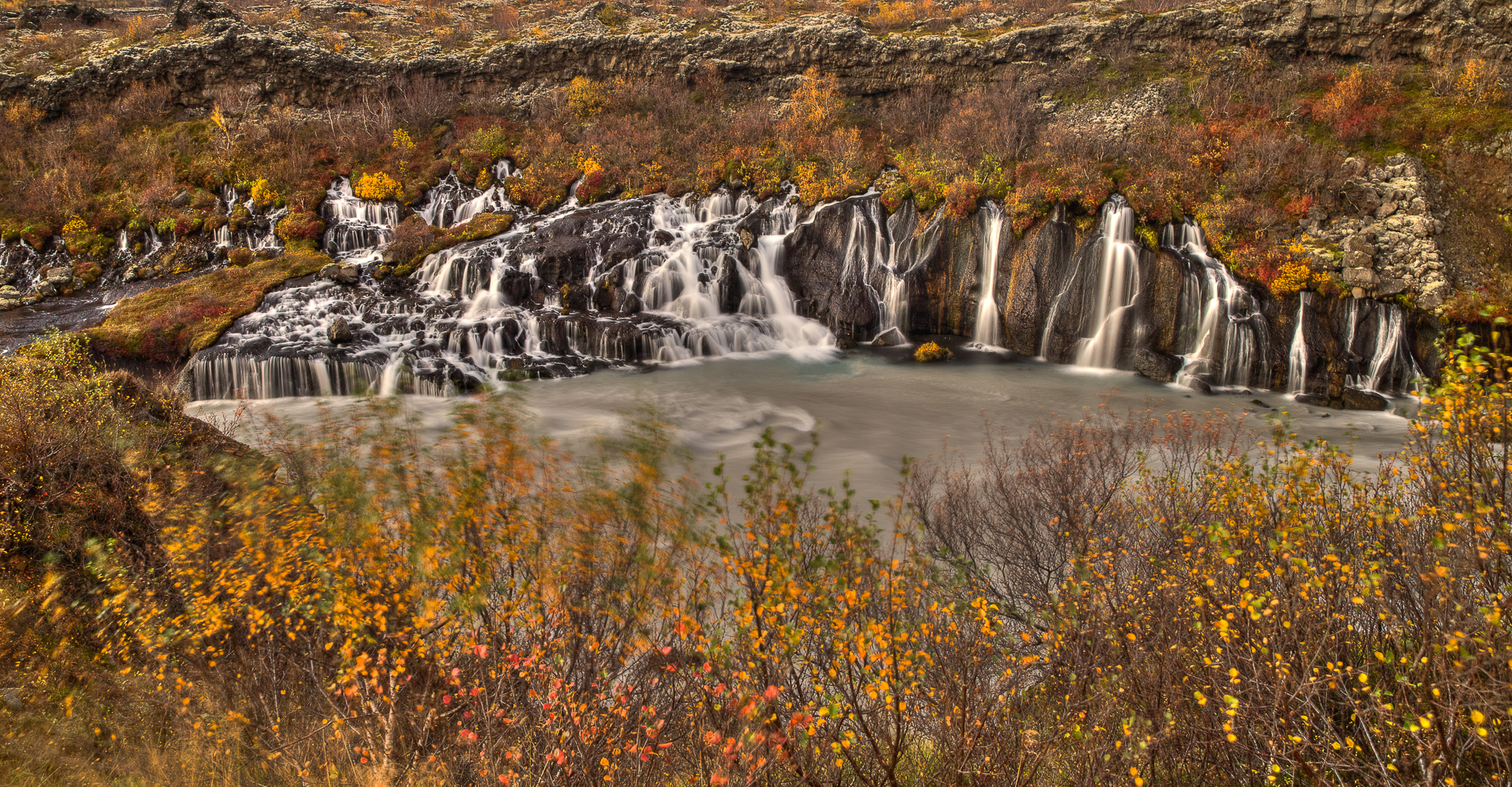 Island Wasserfall aus dem Lavafeld